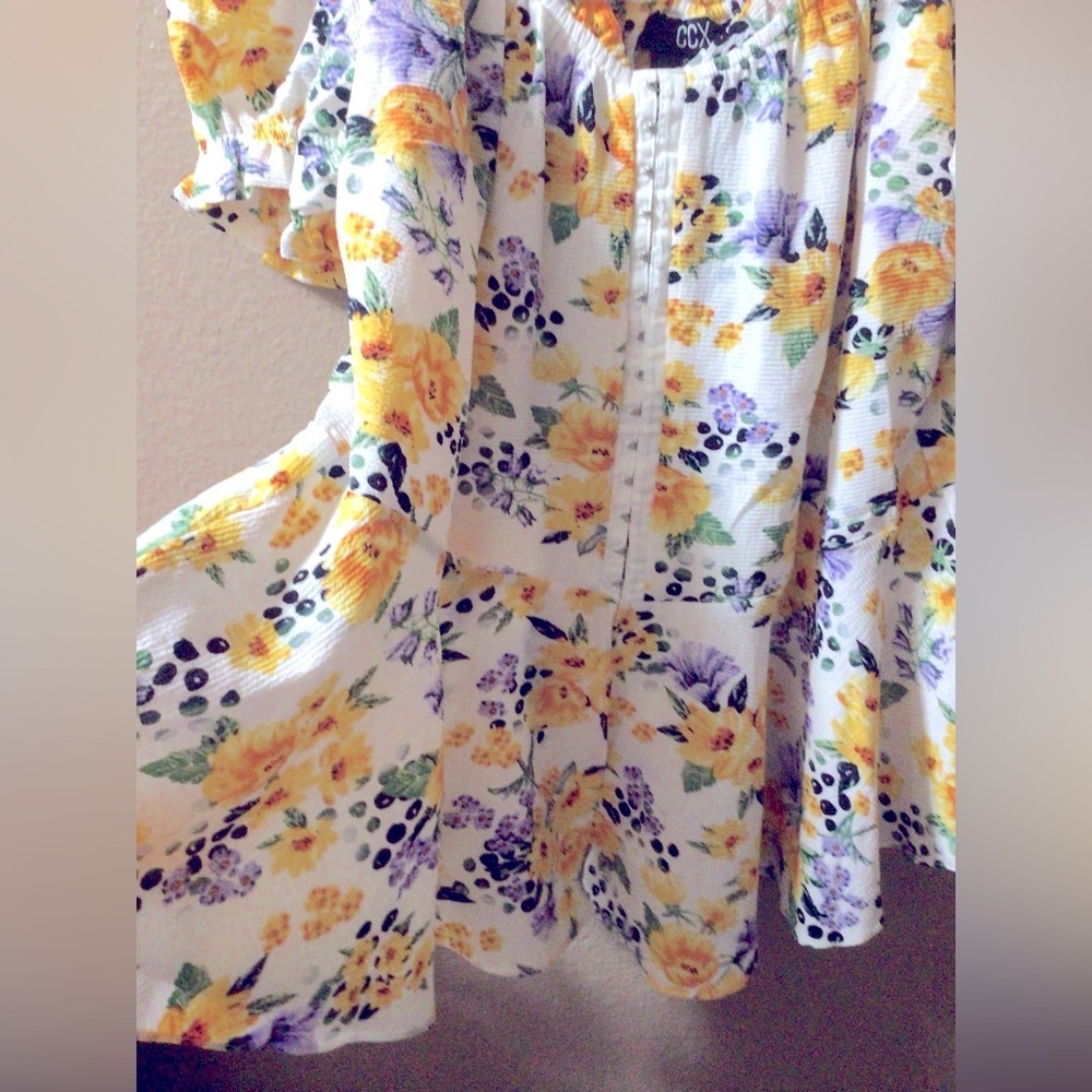 NEWT CITY CHIC PEPLUM FLORAL TOP. - Picture 9 of 11